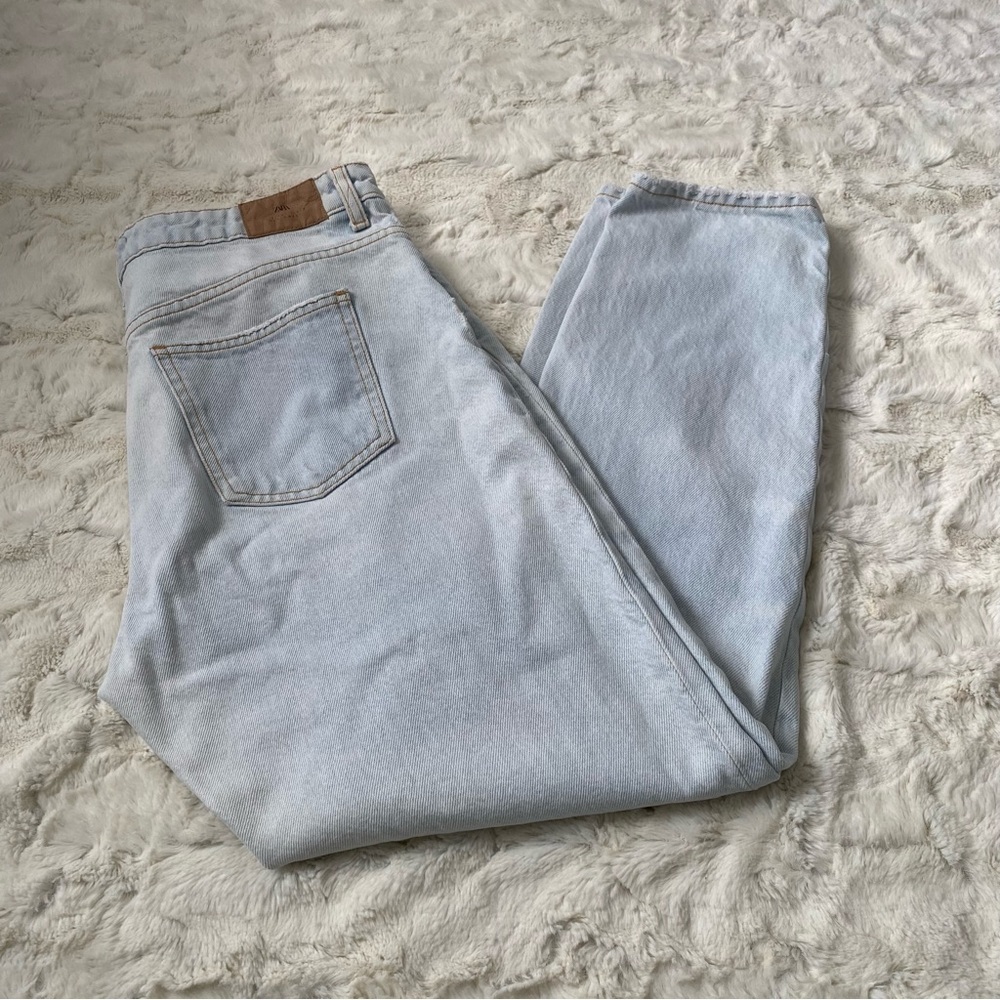 Zara Women's Size 8 Blue Light Wash Distressed Straight Leg Jeans